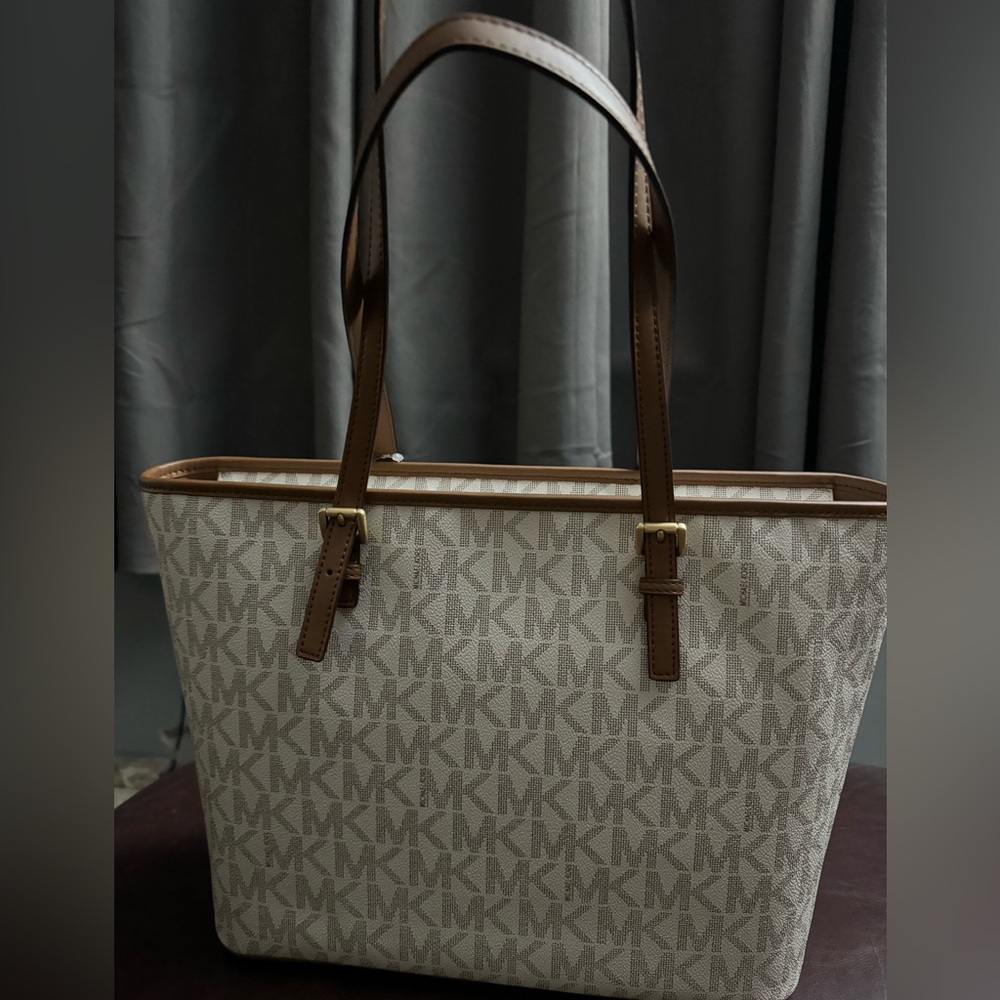 Michael Kors purse - Picture 2 of 4